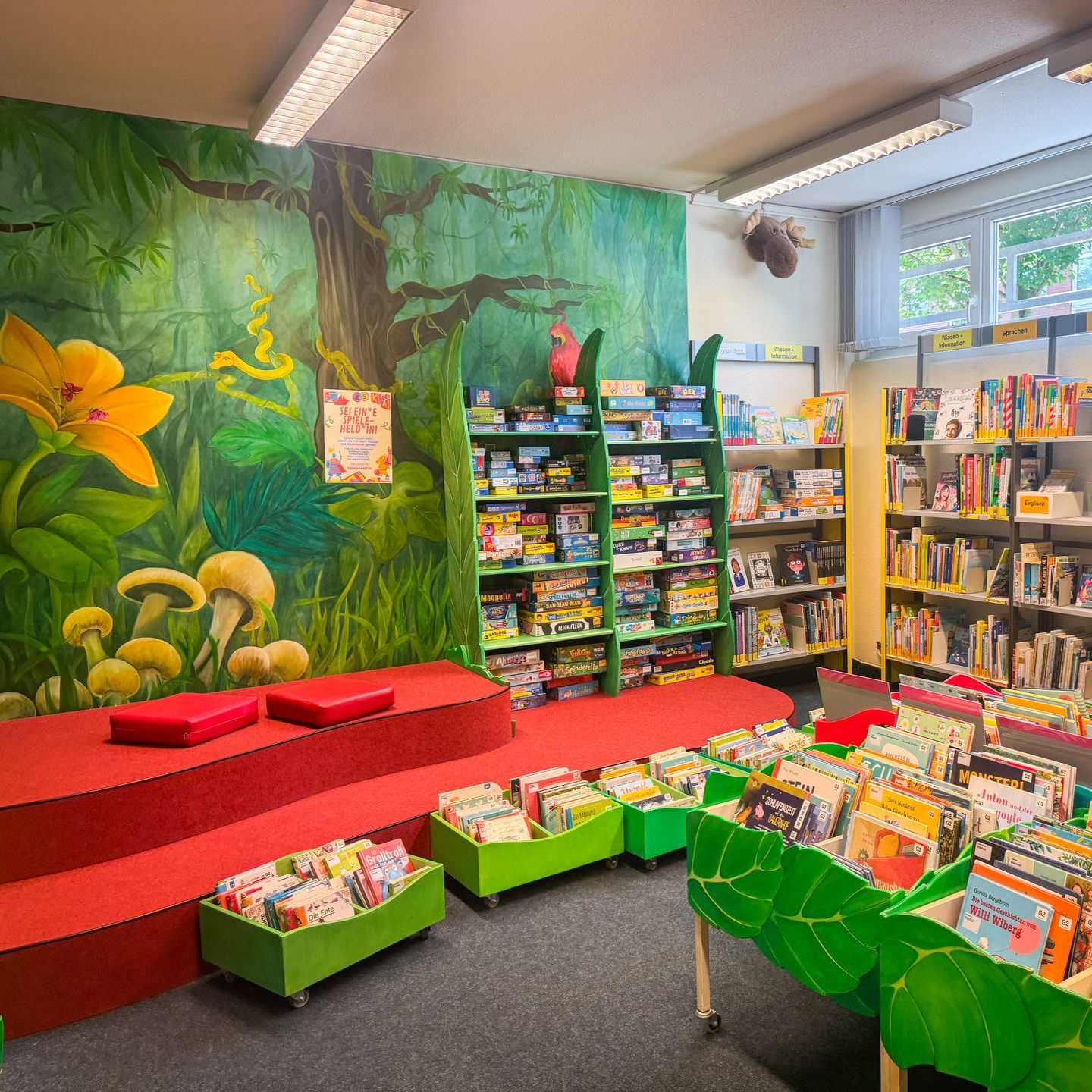 Hamburg entdecken Blick in die bunt gestaltete Kinderbuchabteilung