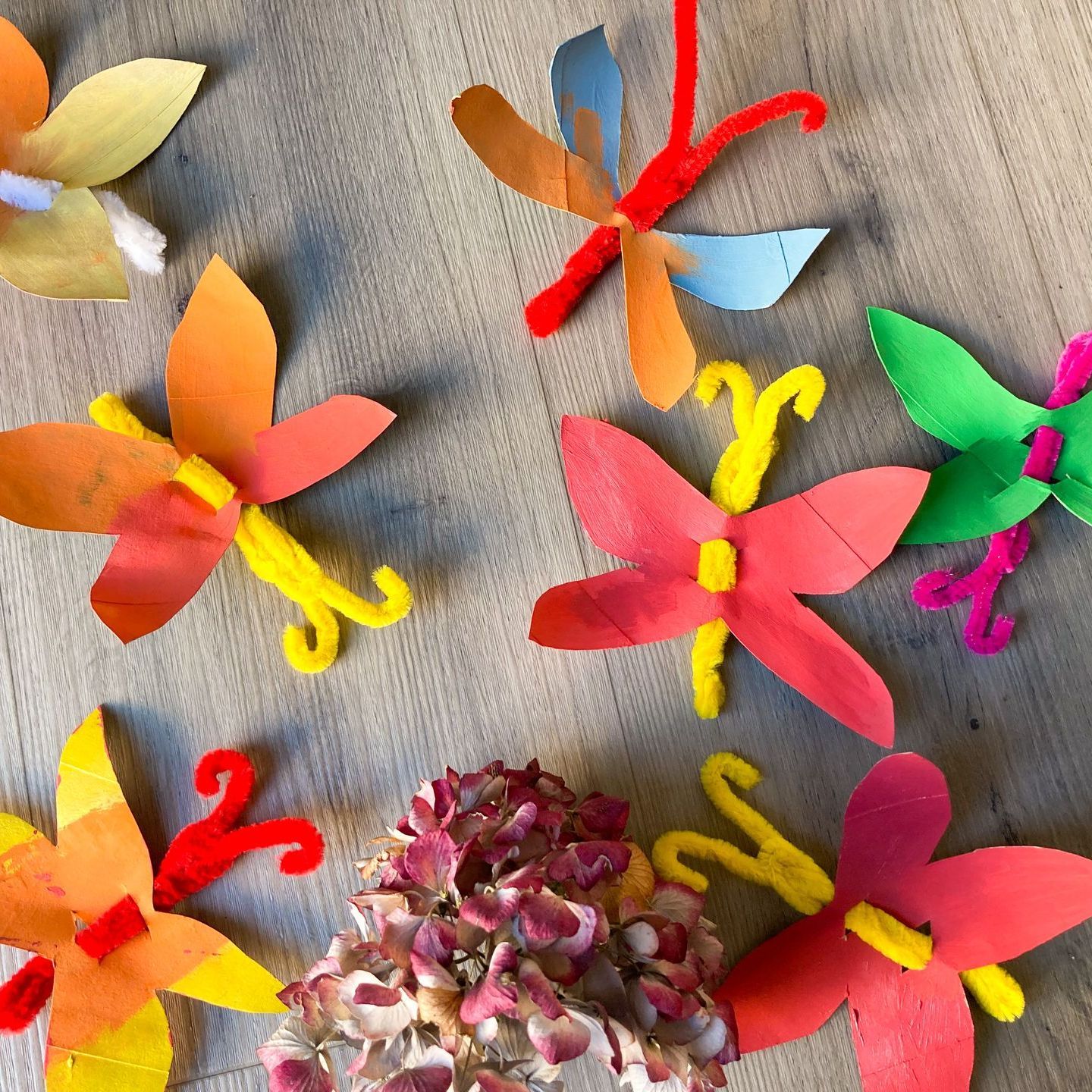 DIY Schmetterlinge aus Klorollen Basteln mit Kinder