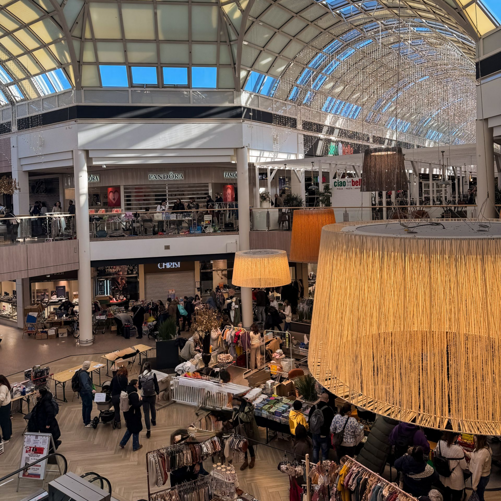 Blick auf den Piratini Markt im Elbe-Einkaufszentrum