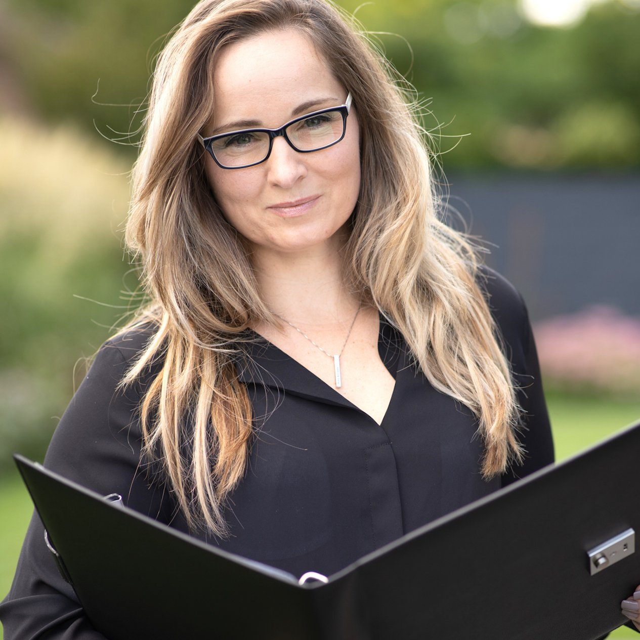 Ramona Feiereis, erfolgreiche Traurednerin IHK Referenz Trauredner Ausbildung