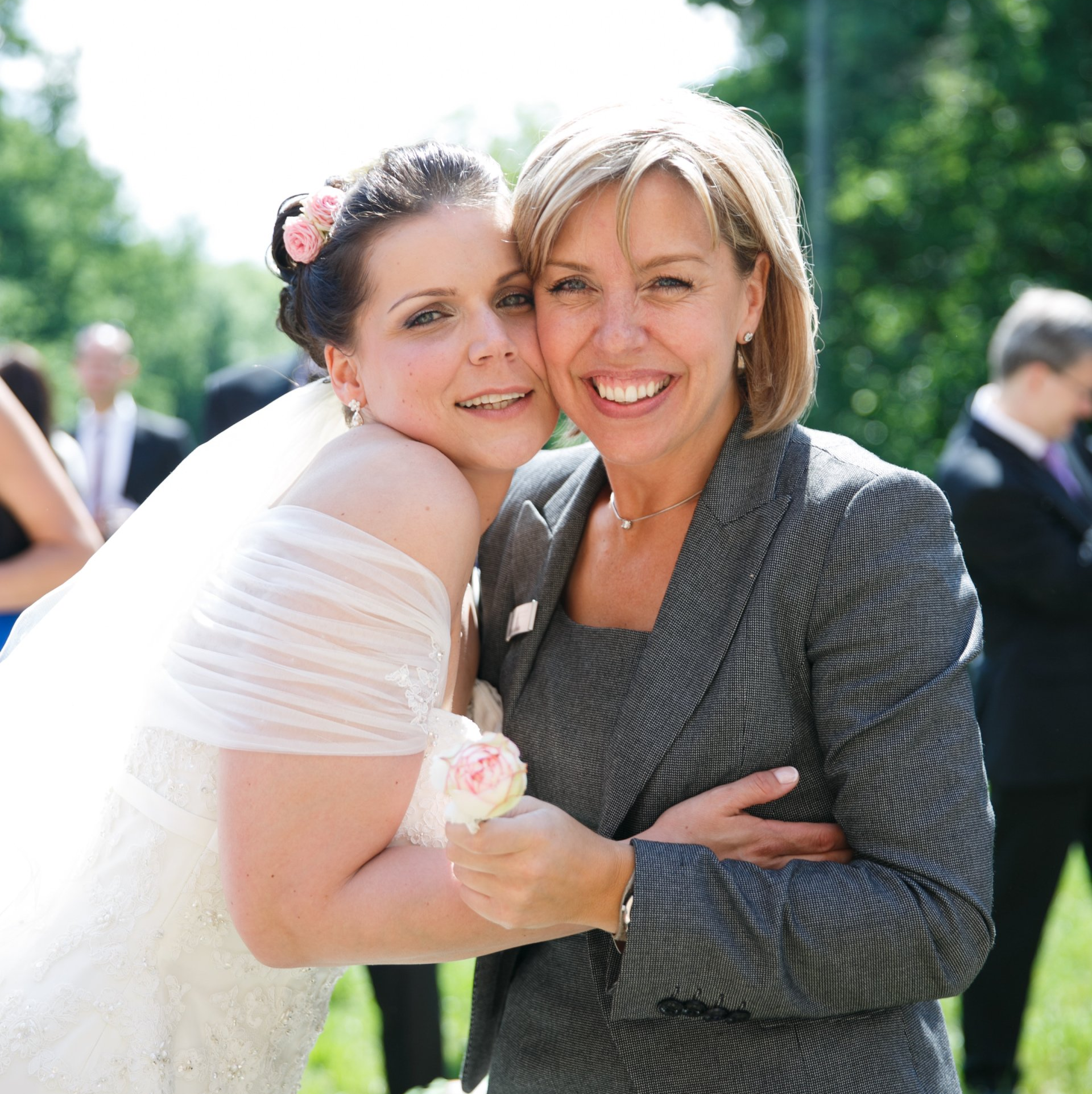 Franziska glücklich an der Seite von Claudia Referenz Claudia Jähnke Hochzeitsplanerin