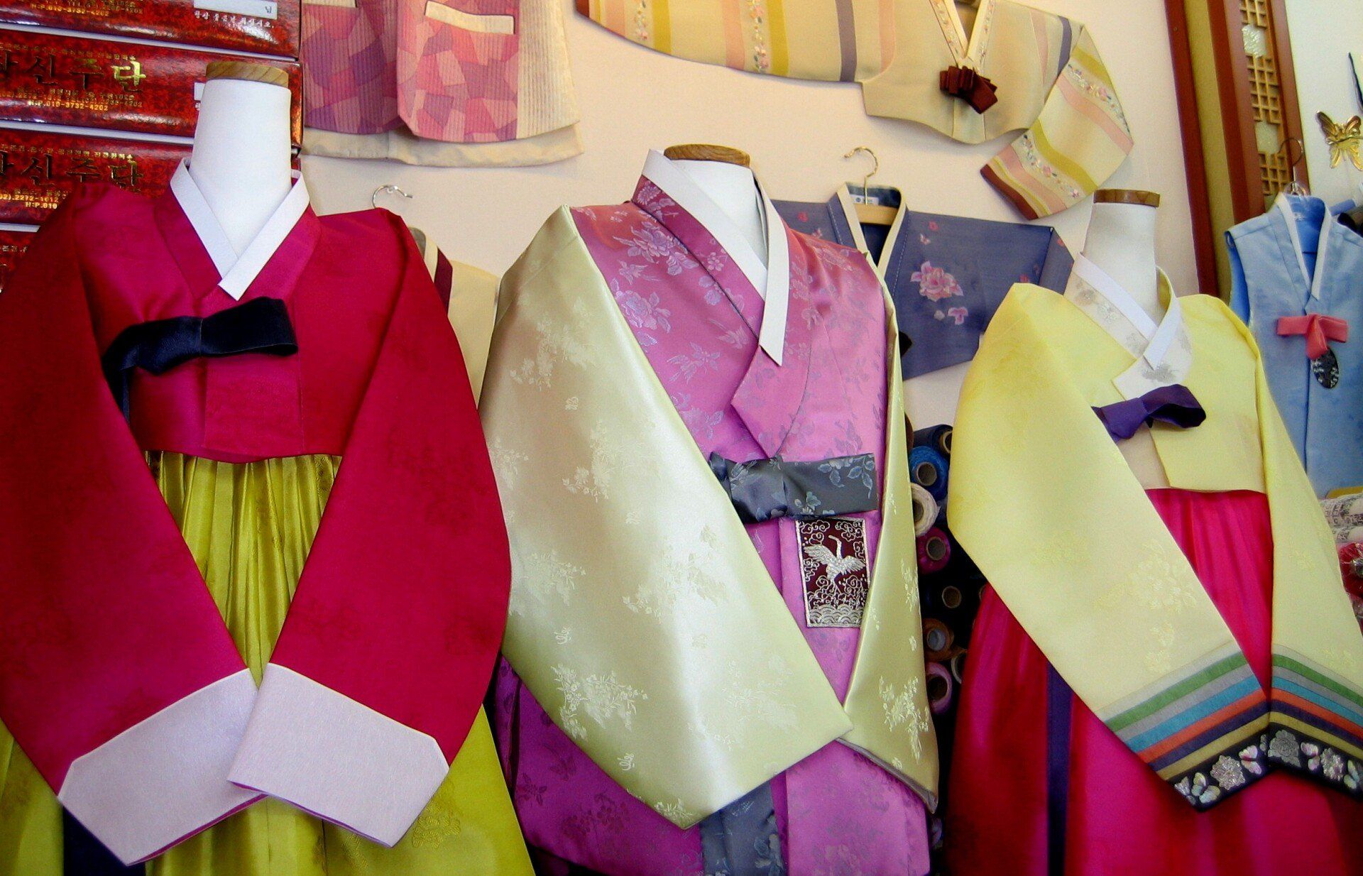 Hanbok - seit Jahrhunderten die traditionelle Kleidung in Korea, nicht nur für Frauen