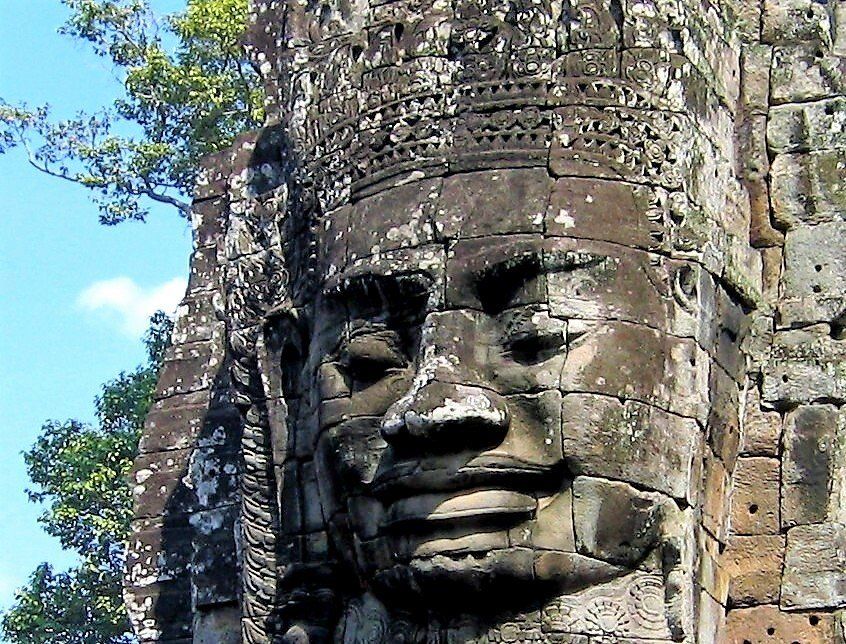 Der Bayon im Zentrum des Tempels Angkor Thom  - Kambodscha Rundreise
