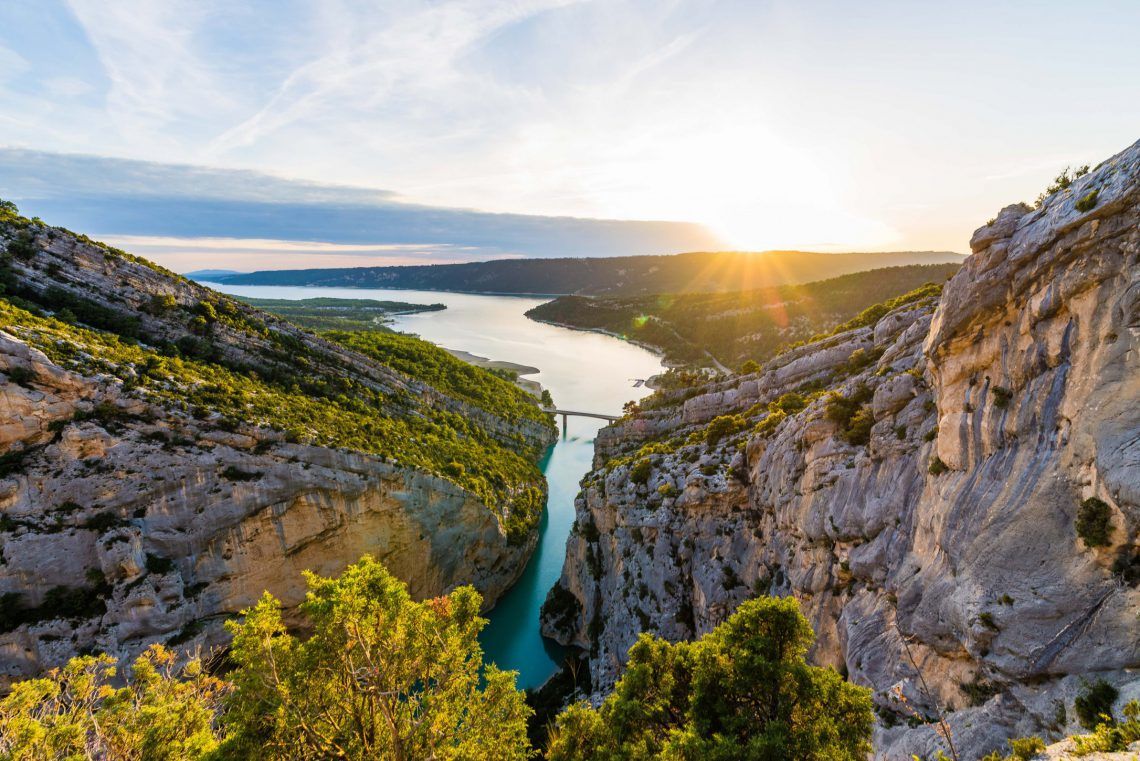 Les eaux turquoises du lac de Ste Croix de Verdon Parc naturel régional du Verdon, les gorges du Verdon, Provence, les lacs du Verdon