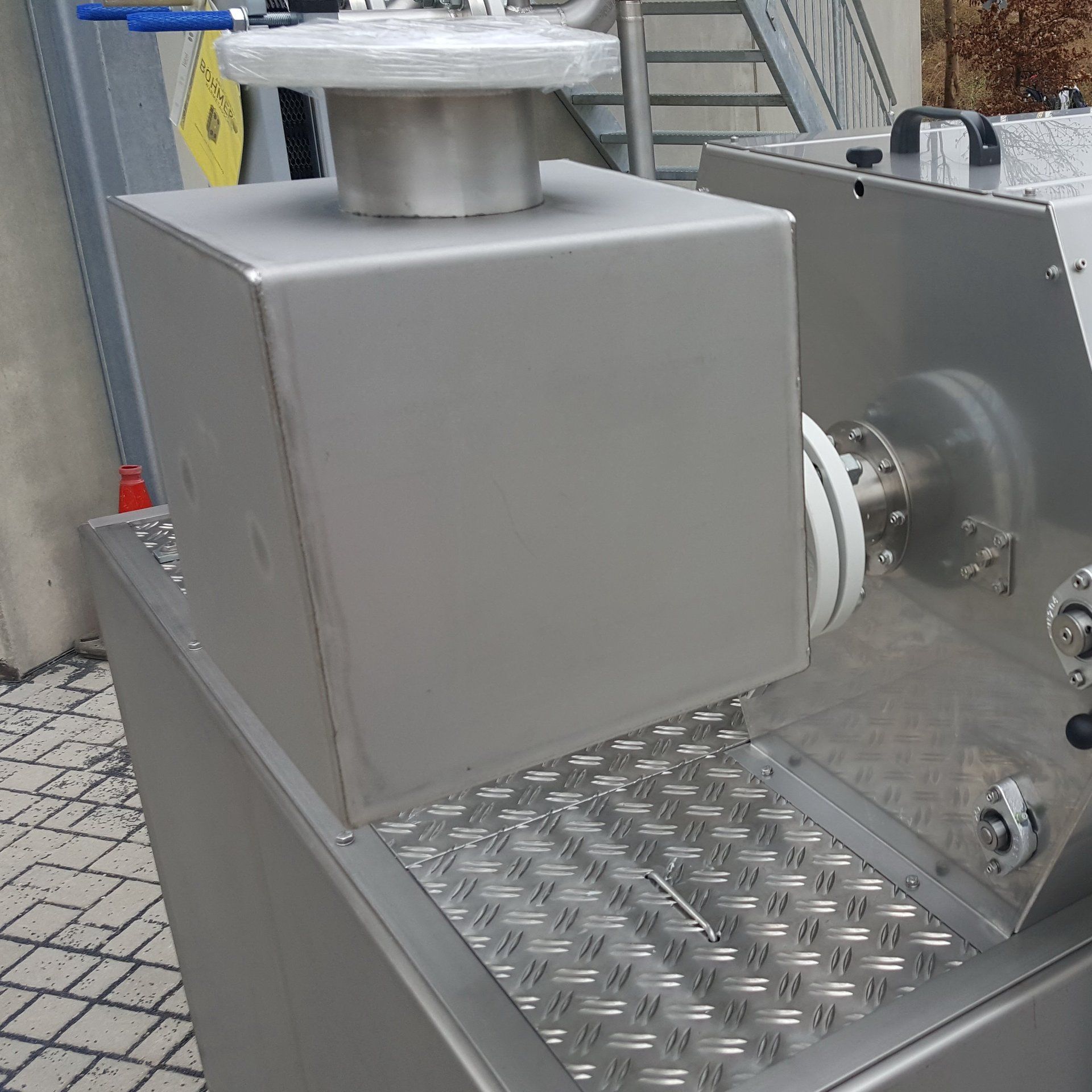 Einlaufkasten für Bandfilter vonn ISYKO Filtersysteme