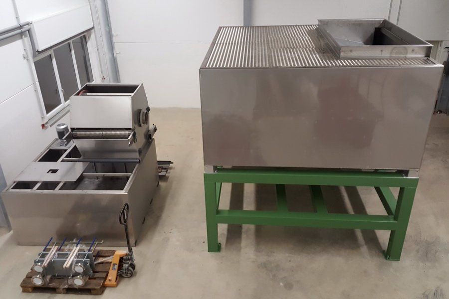 Verschiedene KSS Behälter aus Edelstahl von ISYKO Filtersysteme