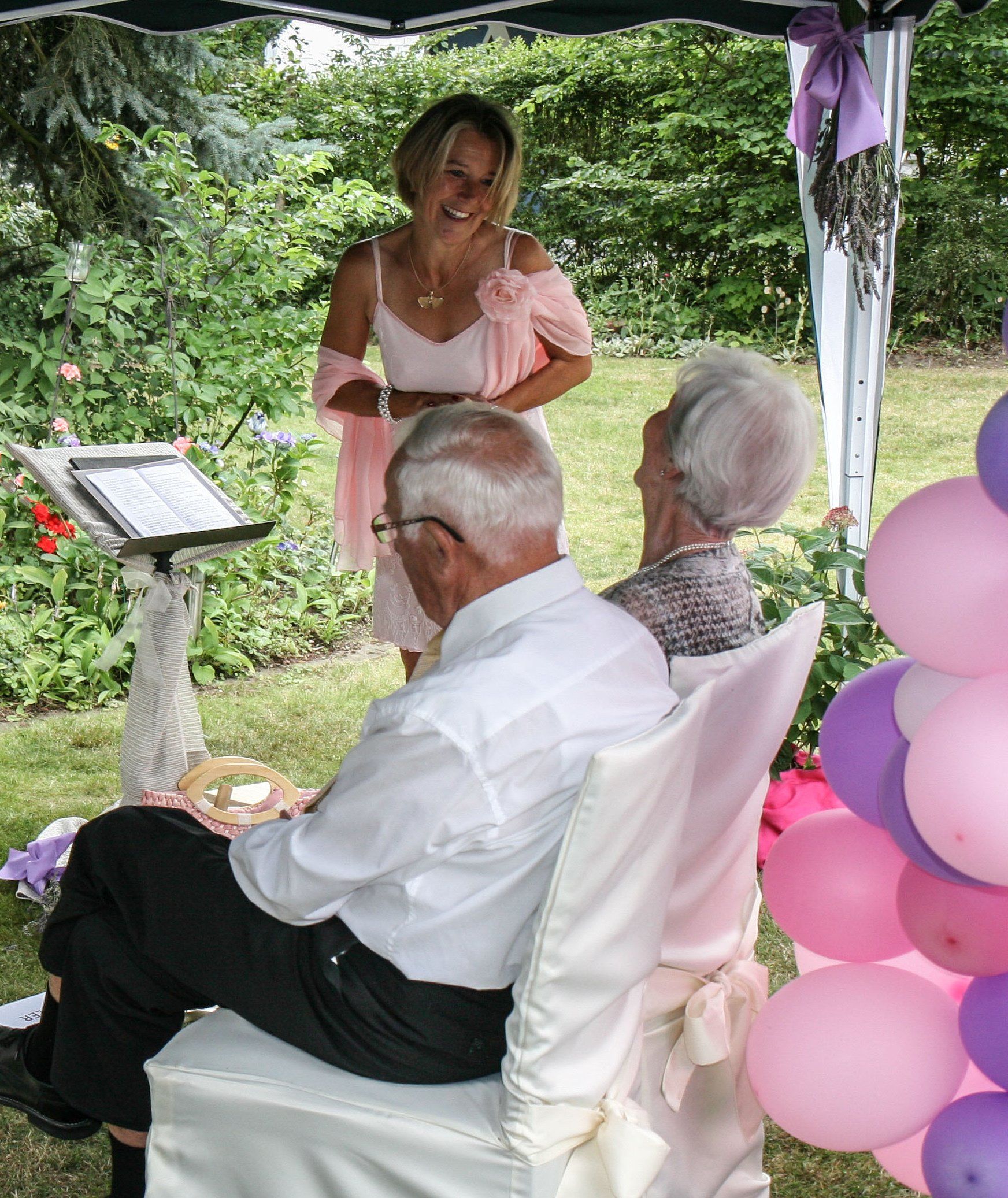 Eiserne Hochzeit im eigenen Garten ist ein wahnsinnig besonderer Moment, den nur wenige erleben dürfen