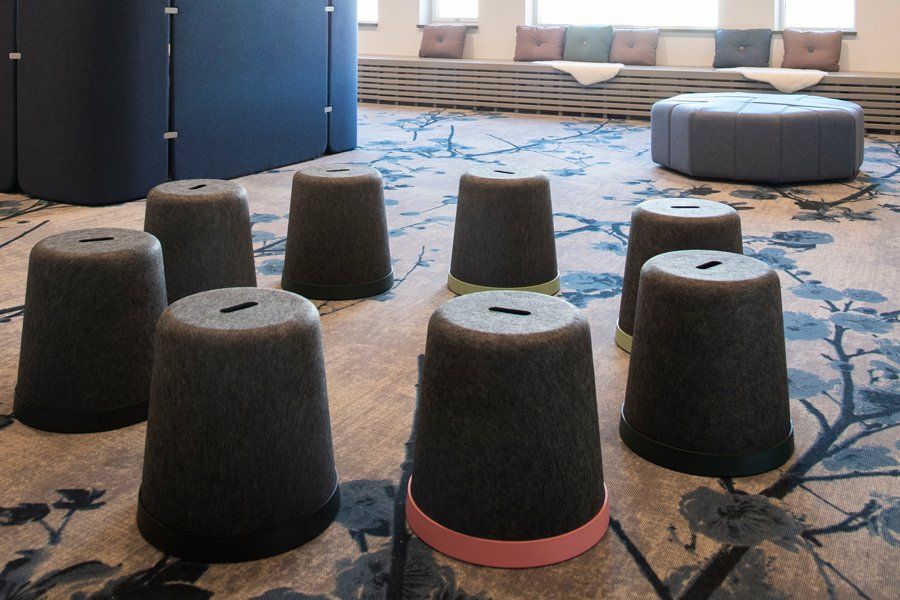 Materia Cap Hocker für schnelle Besprechungen