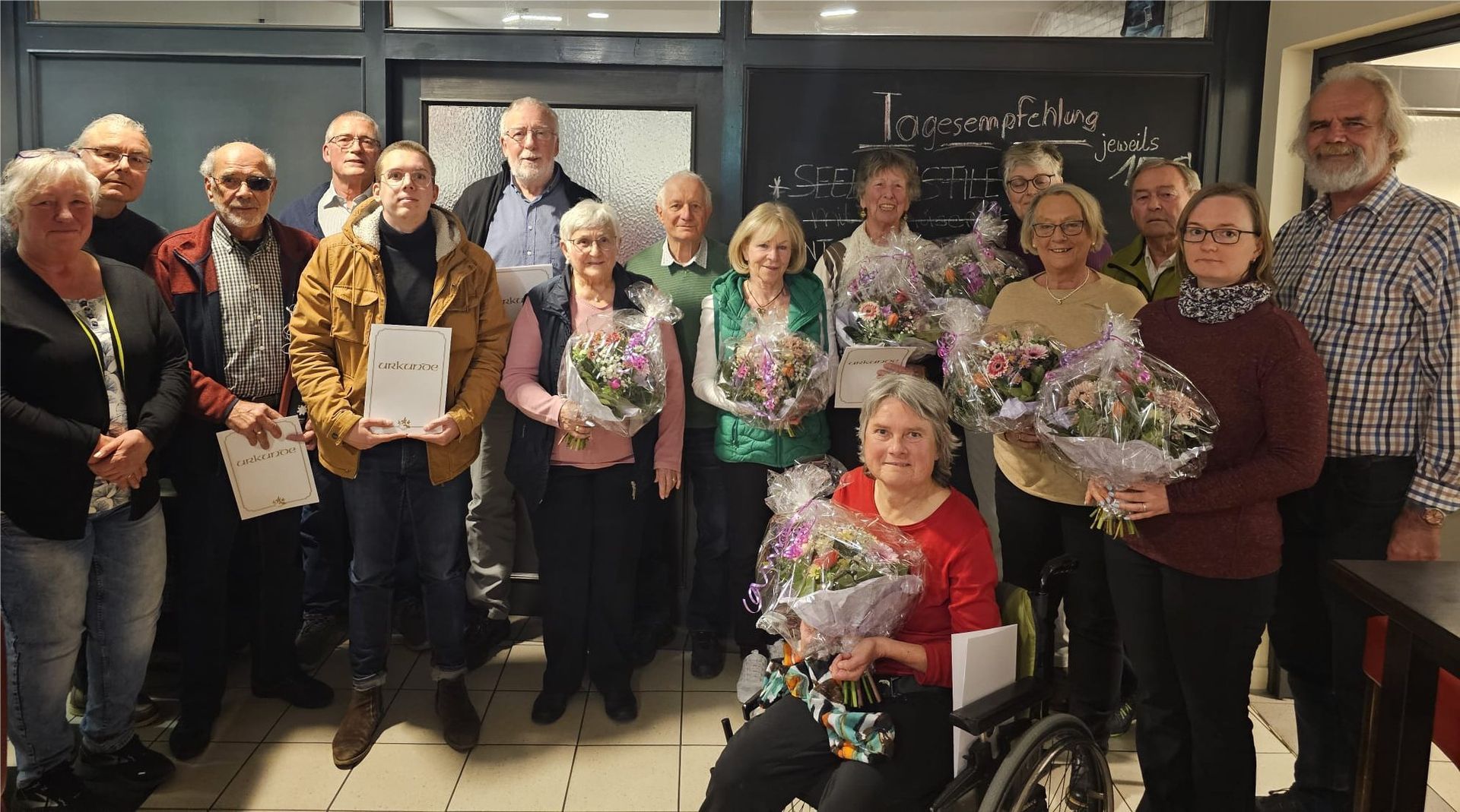 Der Vorstand mit den anwesenden Jubilaren