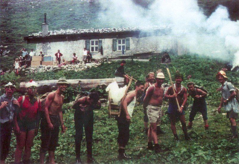 Alles musste mühsam auf die Hütte getragen werden