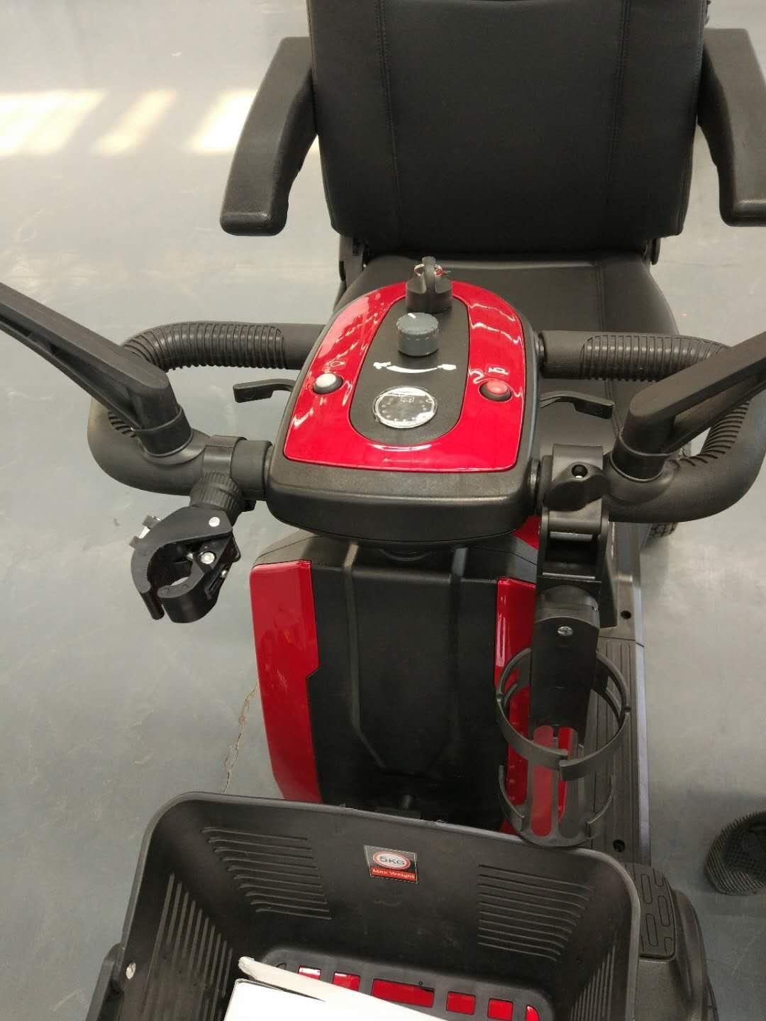 Pince guidon porte parapluie pour scooter