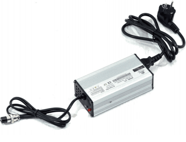 chargeur électrique de scooter