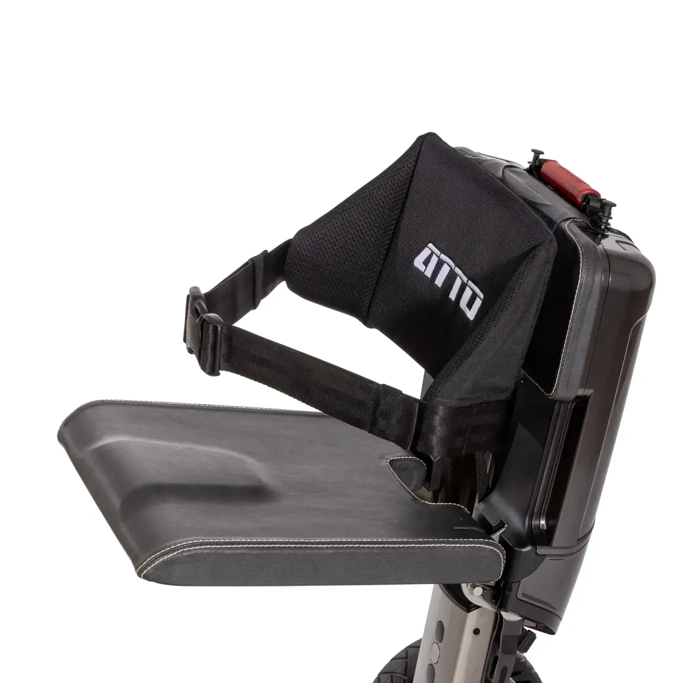 Quick connection system without the need for tools Connects to the scooter even when it is folded