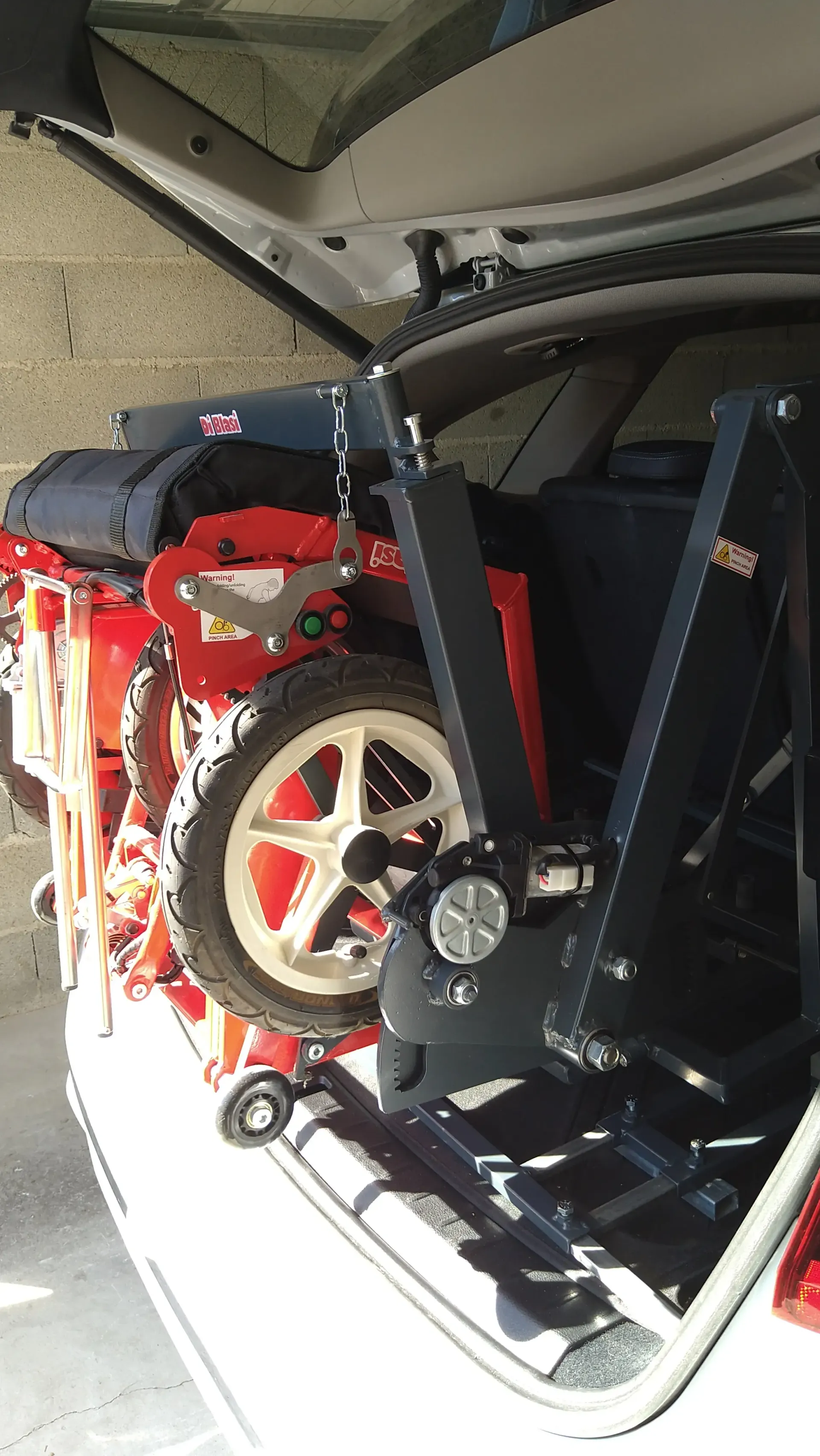 Robot releveur pour Scooter DiB IR30 – Robot releveur pour scooter R30
Modèle auto-alimenté
Livré sans batterie