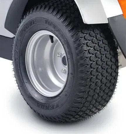 Le pack GT équipe votre scooter de mobilité de pneus larges et de larges protections de batterie à l'arrière. En plus de lui conférer un look robuste, ce pack offre un confort accru pour les trajets sur terrains accidentés. Idéal pour les balades en forêt.