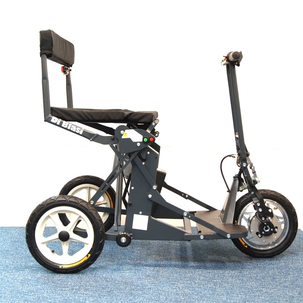 Scooter R30 Di Blasi : pliable, compact, autonomie 25 km. Facile à utiliser et adapté à divers terrains