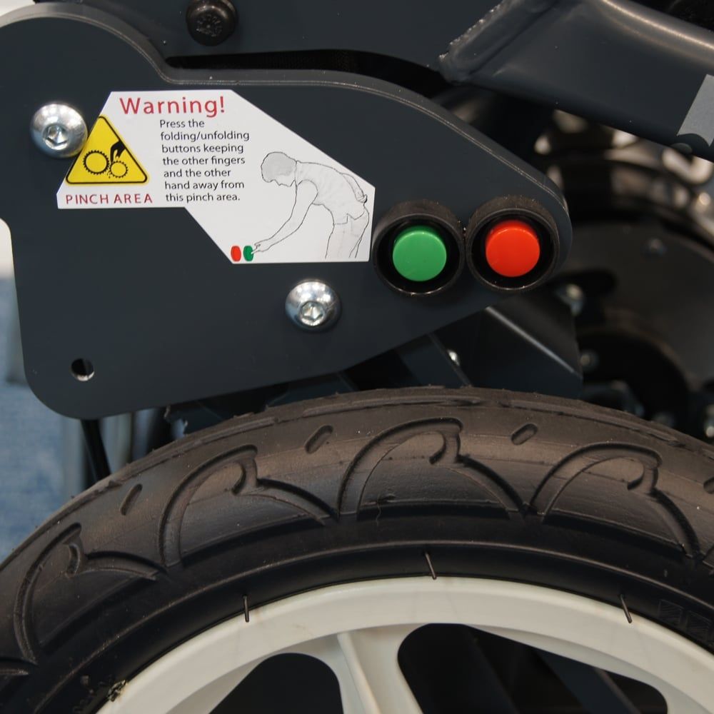 Scooter R30 Di Blasi : compact, pliable, autonomie 25 km. Facile à utiliser et à ranger, idéal pour les déplacements