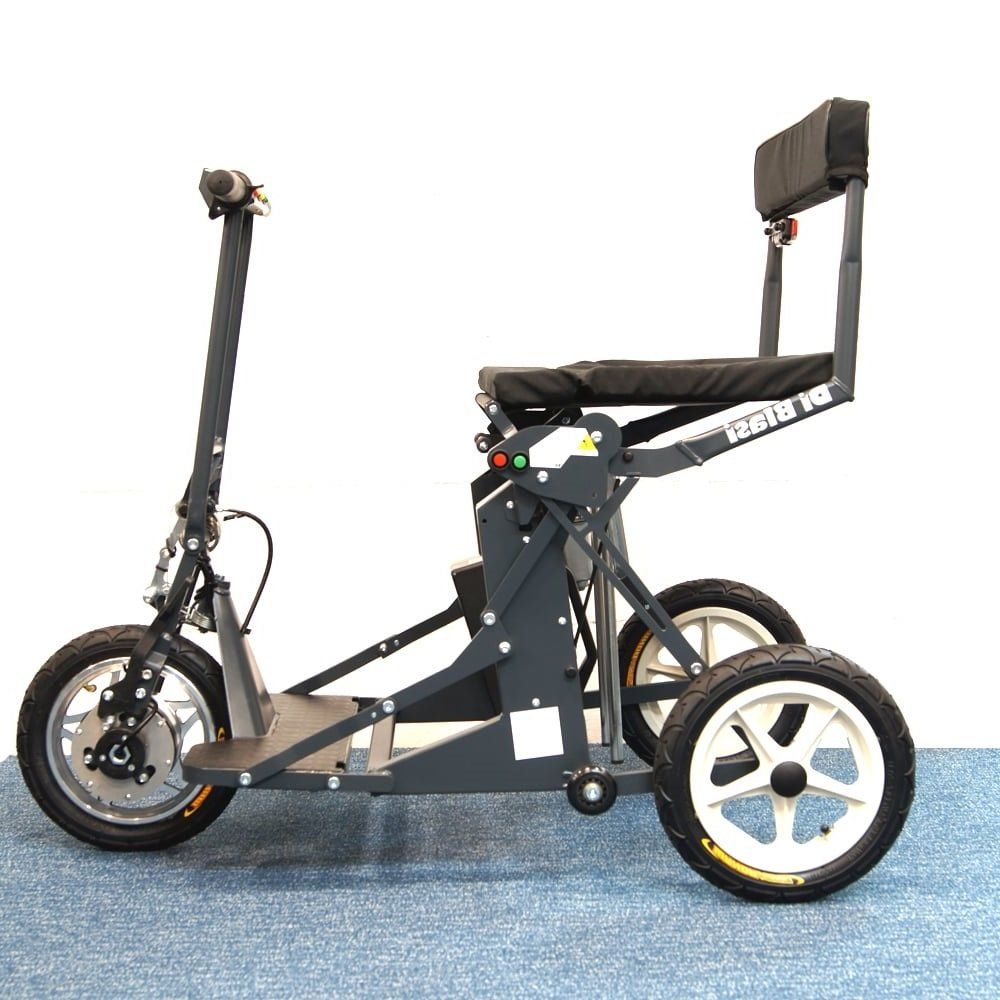 Scooter R30 Di Blasi : Pliable, compact, et facile à utiliser. Autonomie 25 km, idéal pour les déplacements urbains.