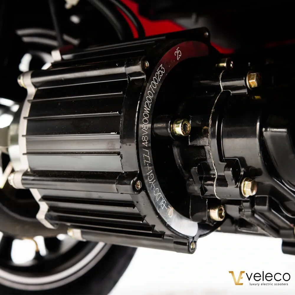 Scooter haut de gamme Veleco DRACO : qualité, confort et sécurité pour tous. Vitesse jusqu'à 25 km/h, autonomie 40-60 km.