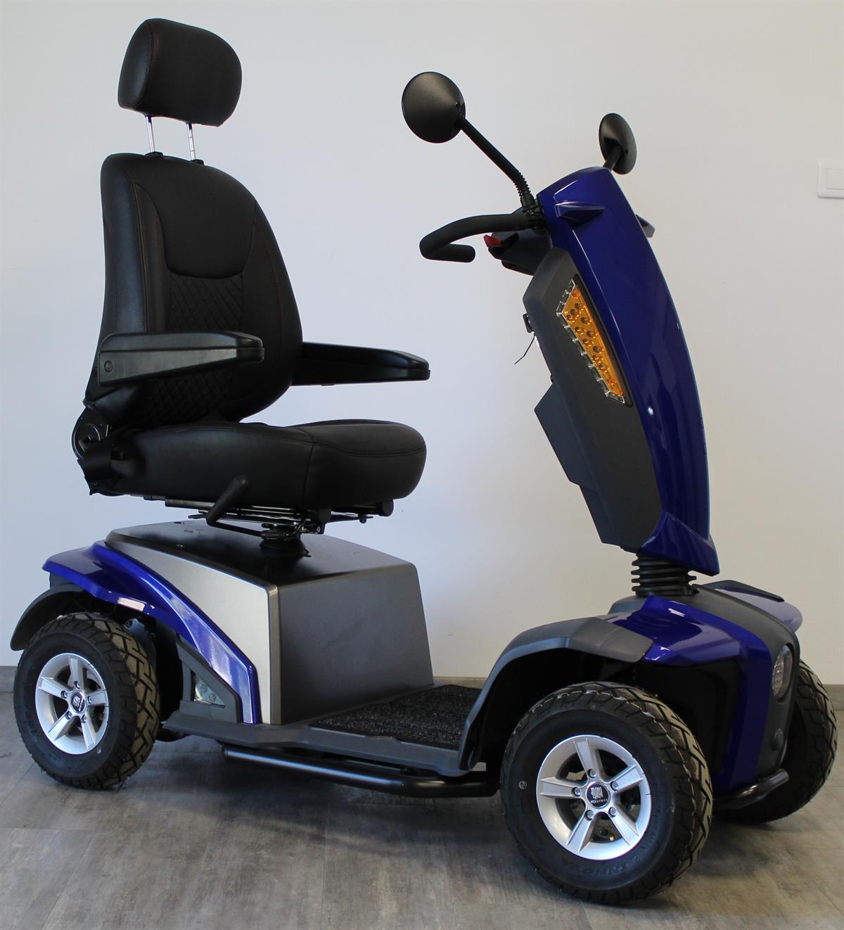 Scooter électrique GT LE CASTELLET 780-M4 de coté Scooter électrique GT LE CASTELLET 780-M4 de coté