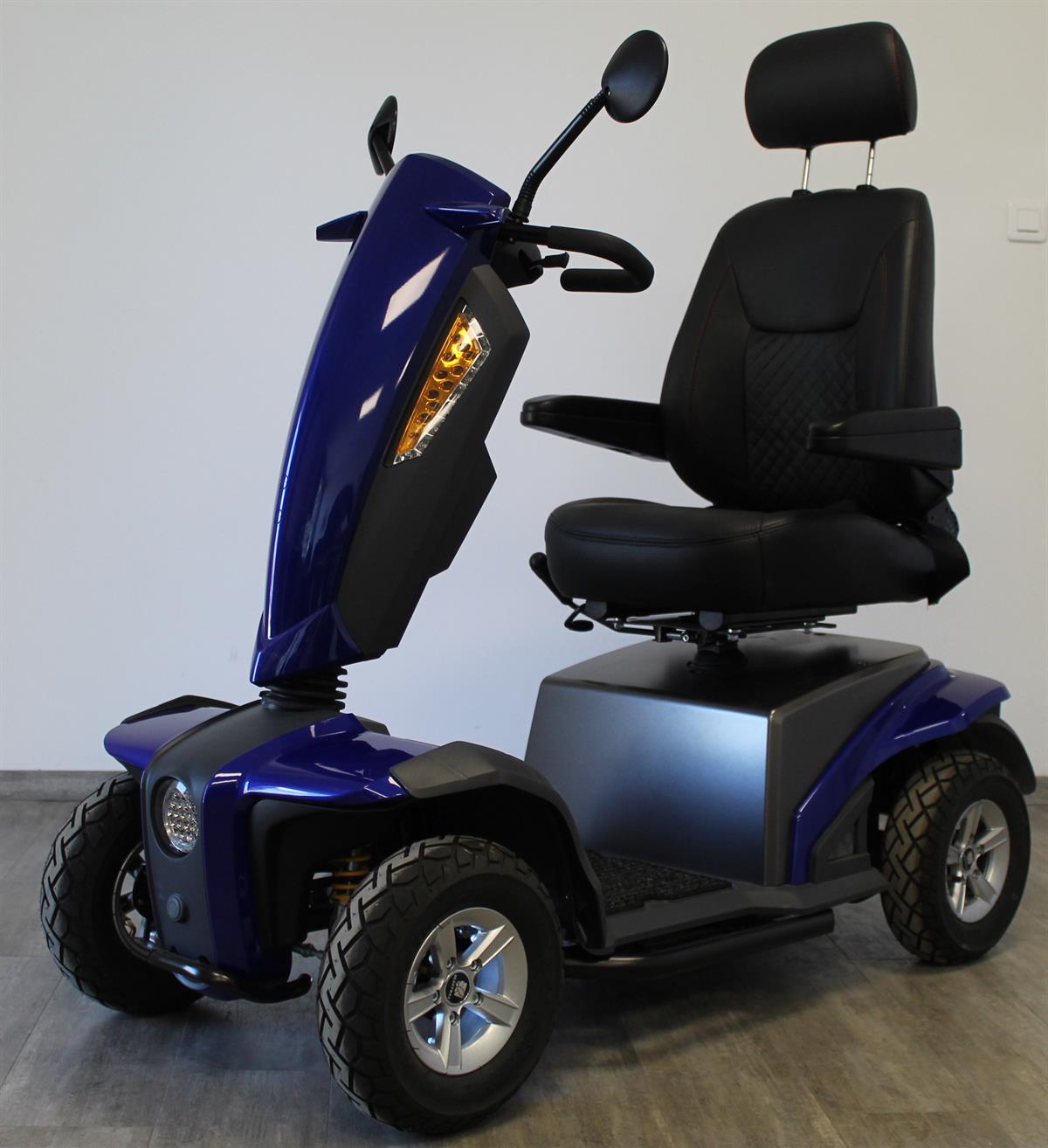 Scooter Scooter GT LE CASTELET 780-M4 12km/h siège tournant Scooter Scooter GT LE CASTELET 780-M4 12km/h siège tournant