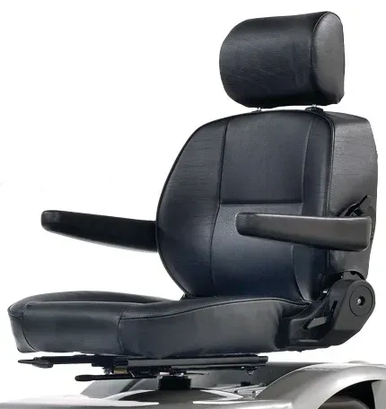 Si le siège standard du Breeze S ne vous offre pas l'espace dont vous avez besoin, vous avez la possibilité de choisir un siège plus large.
Les sièges pour scooters de mobilité sont disponibles dans les largeurs d'assise suivantes :
* 60 cm
Les sièges standard mesurent 45 cm de large.