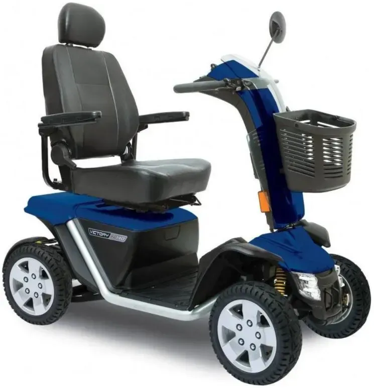 Scooter Pride VICTORY XL140 - version 20Km/h est un mélange de puissance et de précision qui comprend une suspension complète, des pneus à profil bas et un système de freinage hydraulique scellé. Des accents de luxe, comme un guidon Delta. adaptés aux terrains