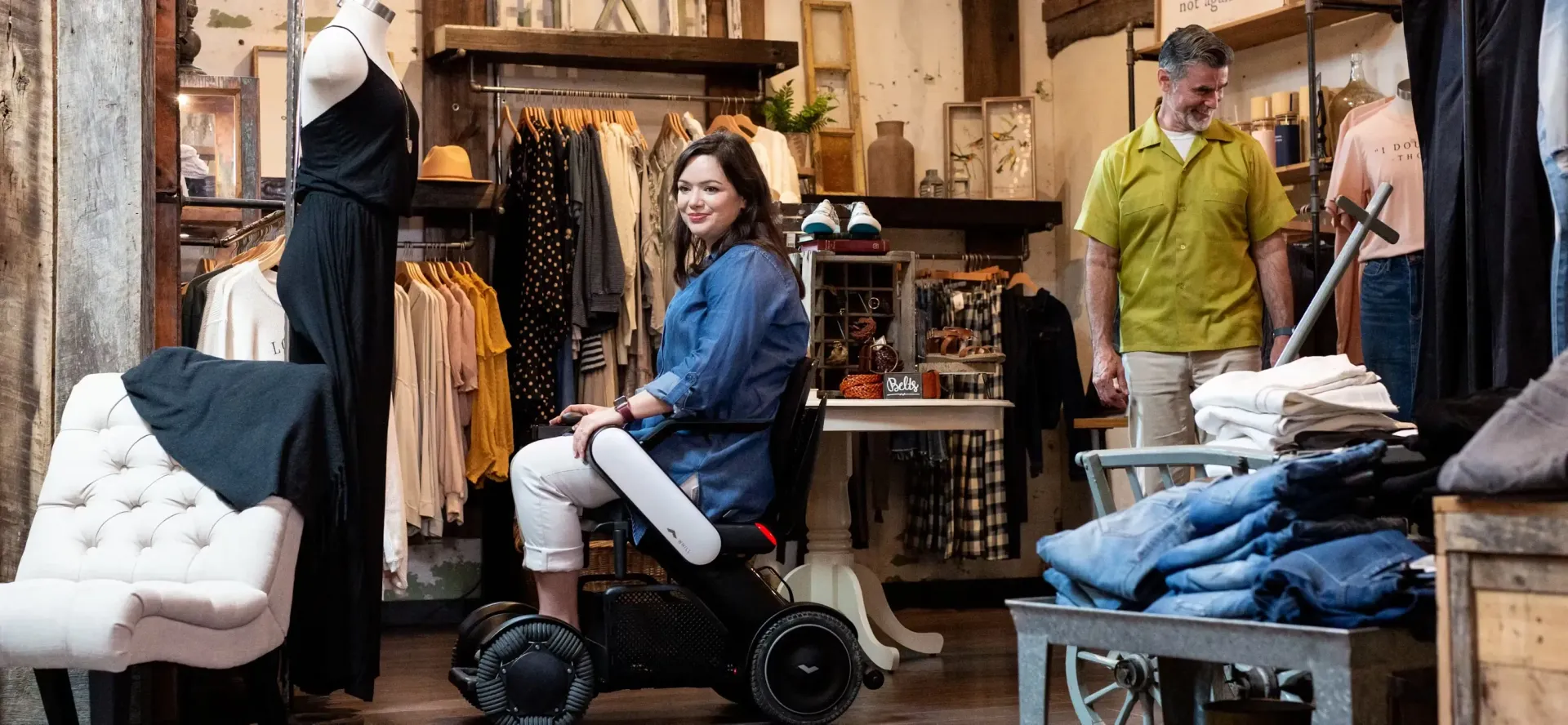 Whill Fauteuil électrique PMR pliant design léger modèle C2