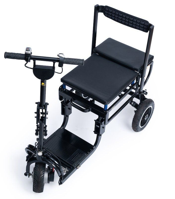 Scooter E-FOLDI LITE pliable ultra leger 15kg, siège assis, 3 roues: mobilité pratique et confortable.