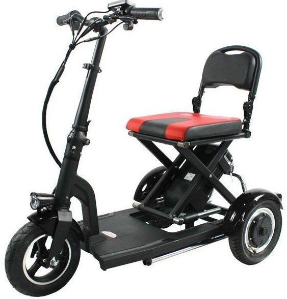 Moteur : 300W 36V Hub | Rear Wheel Drive
 Batterie (choix de batteries) :
-Lithium-ion 36V 12,8Ah (jusqu'à 40 km.)
-Lithium-ion 36V 16Ah (jusqu'à 50 km.)
 Contrôleur : 36V 300W 14Ah
 Cadre : Aluminium. Chromé noir.
 Éclairage : LED avant.
 Affichage : Indicateur de charge de la batterie | Voyant Marche/Arrêt | Sélecteur de vitesse.
 Roues : Avant : Caoutchouc | Arrière : Pneumatiques. 10×2,50
 Freins : Frein à double disque avec coupure électrique.
 Guidon : Aluminium chromé. Poignée en caoutchouc.
 Siège : En simili-cuir rembourré. Inclinable.
 Carénage : PVC chromé. Rouge brillant.
 Chargeur : Entrée 100-240VAC 1,2A Sortie DC 42,0V-1,35A
 Dimensions : Assemblé 90 x 55 x 100 cm | Plié 90 x 55 x 45 cm | Emballé 100 x 50 x 60 cm Scooter pour handicapés très facile à transporter dans la voiture ou tout autre mode de transport. Il se plie complètement en 2 points : guidon et siège. Il bénéficie d'une construction solide avec châssis en aluminium chromé et siège rembourré en cuir synthétique. Ses 3 roues pneumatiques avec chambre à air permettent un frottement au sol plus faible que les autres modèles à 4 roues et donc une meilleure utilisation de la batterie lithium-ion. Le moteur est de type moyeu 300W, il n'y a donc pas de chaîne ou de courroie de transmission. La batterie, qui est amovible et peut être rechargée à l'extérieur du scooter électrique, est disponible en deux capacités : 36V 12,8Ah (461Wh) ou 36V 16Ah (576Wh).