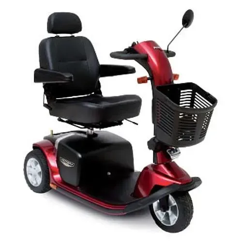 Améliorez votre style de vie actif avec plus de confort et de performance.
La série Victory® 10 offre plus de style, de confort et de performance pour votre style de vie actif.
Les caractéristiques standard incluent l’éclairage LED, la jauge de batterie rétro-éclairée, le guidon enveloppant delta, les pneus pleins de 10 “et un panier avant.
Une capacité de poids de 160 kg, une autonomie des batteries allant jusqu’à 27.53 km et une vitesse maximale allant jusqu’à 10 km/h, complètent la polyvalence du Victory 10 DX.
– Le démontage rapide à une main permet de le transporter facilement.
– Guidon Delta avec poignées enveloppantes
– Indicateur de batterie rétro-éclairé
– Pneus exclusifs élégants, légers, non marquants, noirs et à profil bas
– Les phares à LED de longue durée et à intensité maximale offre un éclairage optimal de la voie
– Rotule pivotante légère à huit positions, glissières et inserts en mousse viscoélastique pour un confort accru
– Poignée de réglage du guidon Easy-grip
– Port de chargeur monté sur barre d’accès facile
– Connexion automatique du faisceau avant-arrière