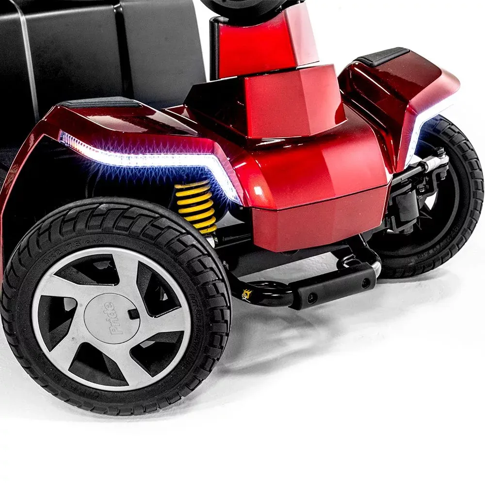 Scooter électrique Zero Turn 10 de Pride Mobility : manœuvrabilité améliorée, double moteur, suspension CTS, autonomie 30-40 km.