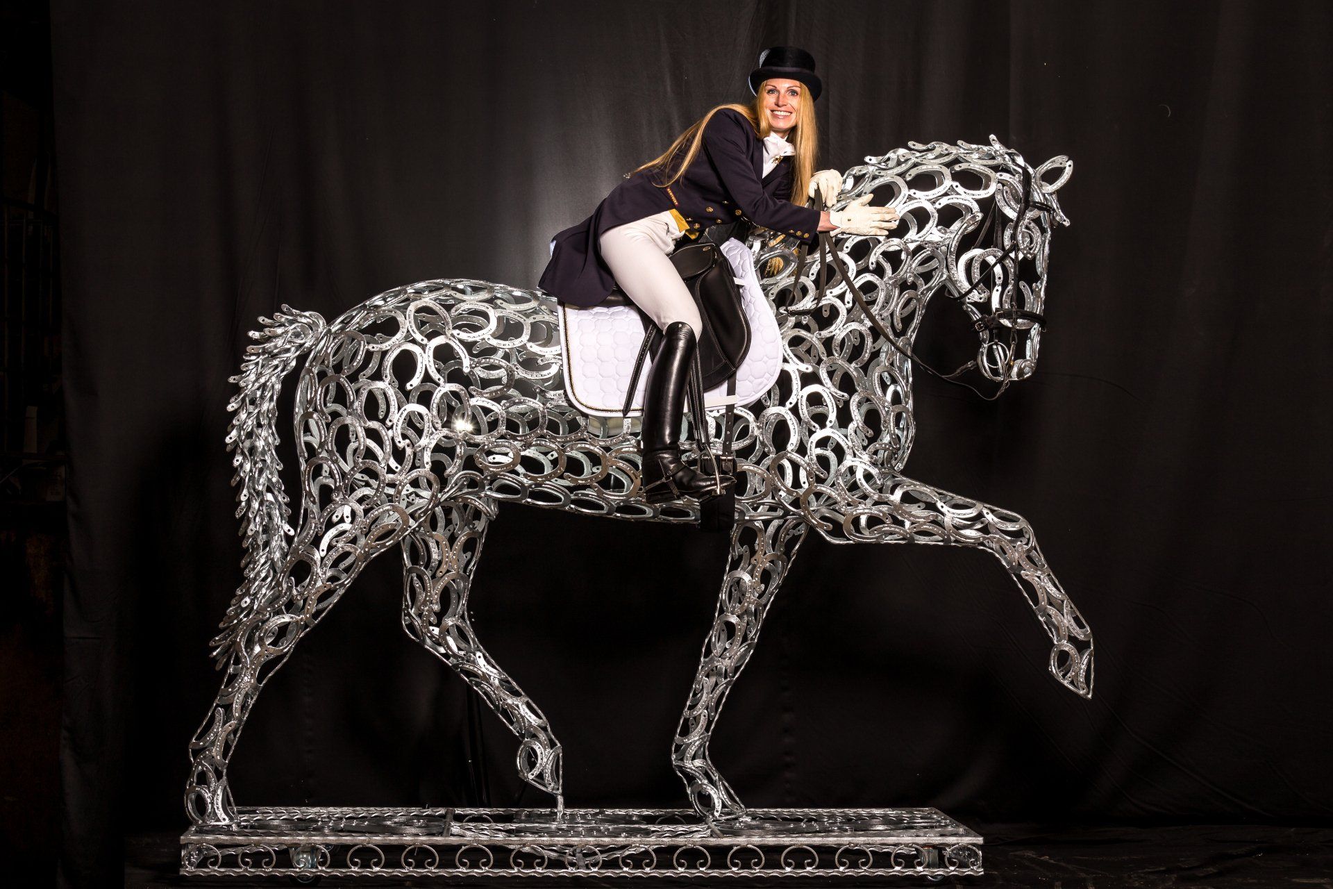 Pferdeskulptur,Almart,Hufeisenkunst, hufeisen kunst, kunst aus hufeisen, almart, sascha exenberger, Glücksbringer