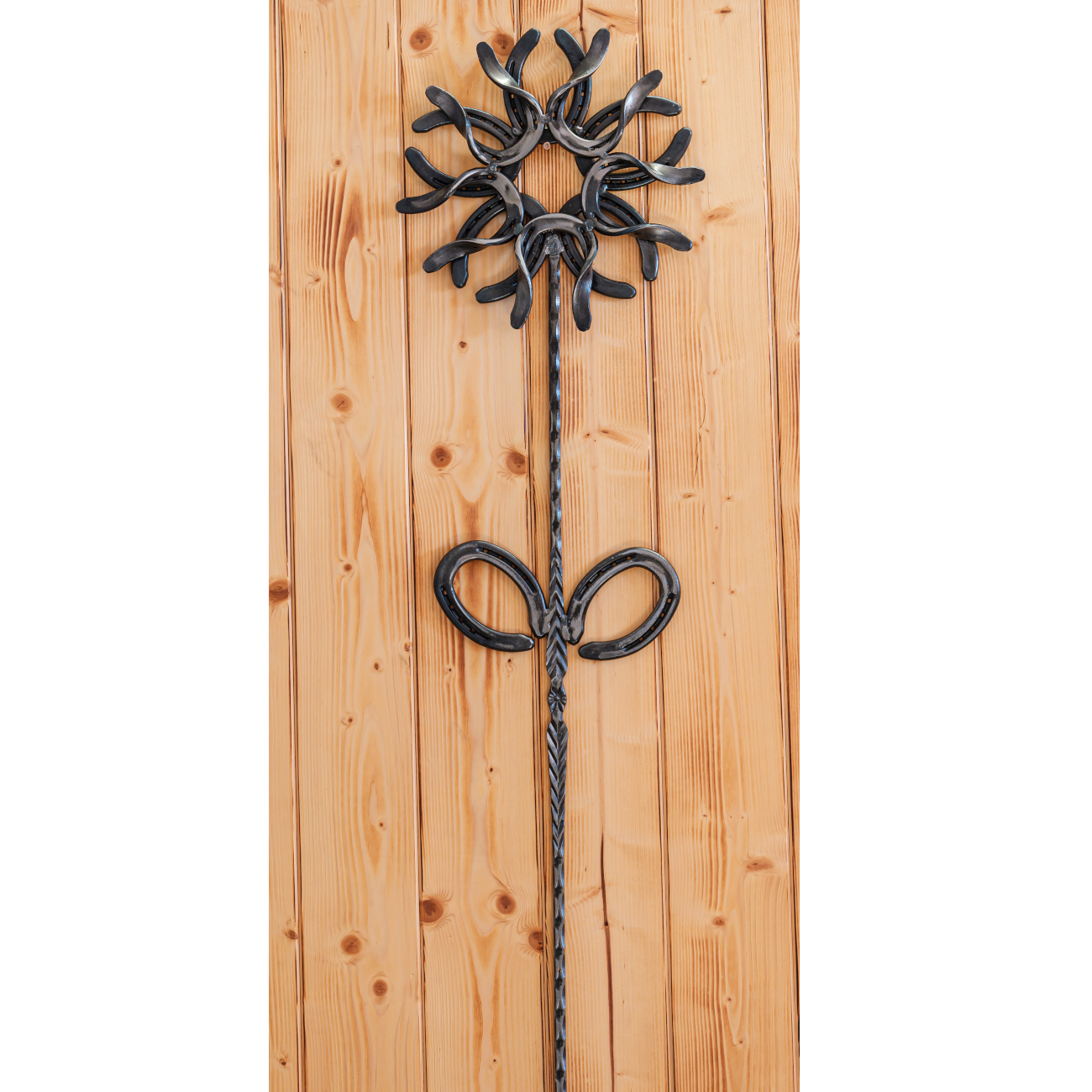 Hufeisenblume mit 12 Hufeisen wovon 5 in der Blühte gedreht werden. Handarbeit aus Österreich Höhe ca. 130 cm Breite ca. 35 cm