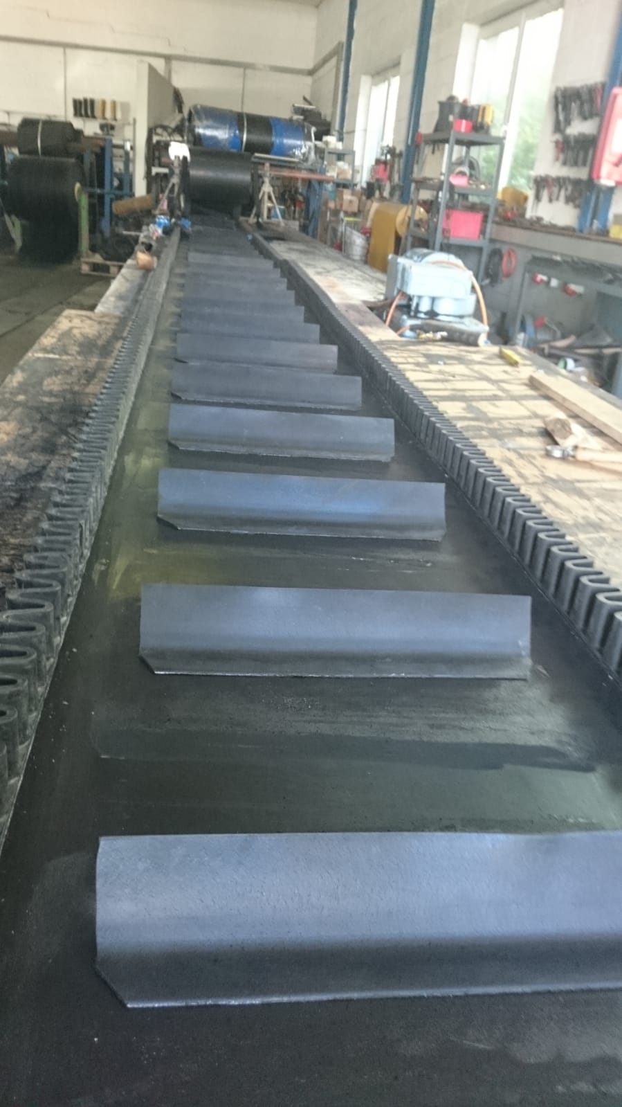 Band mit Förderstollen