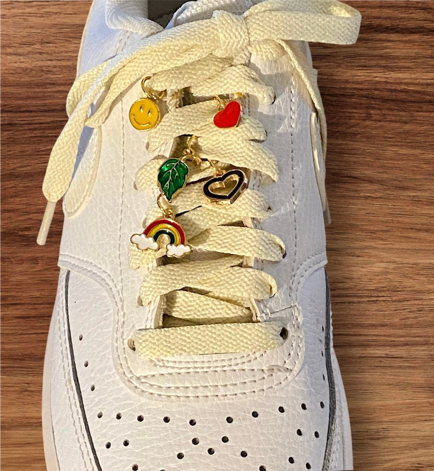 Bijoux breloques charmes à lacets