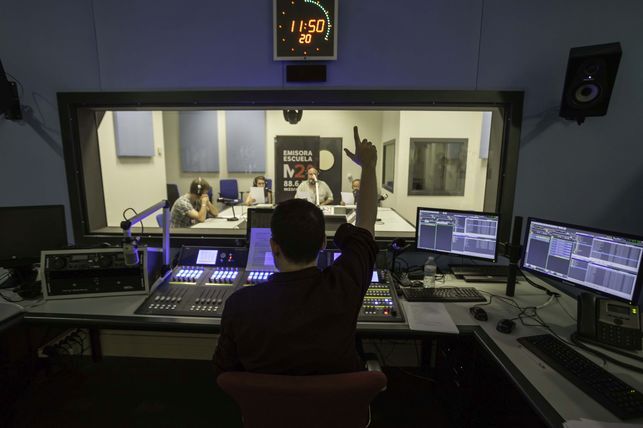 crear programa de radio escuela