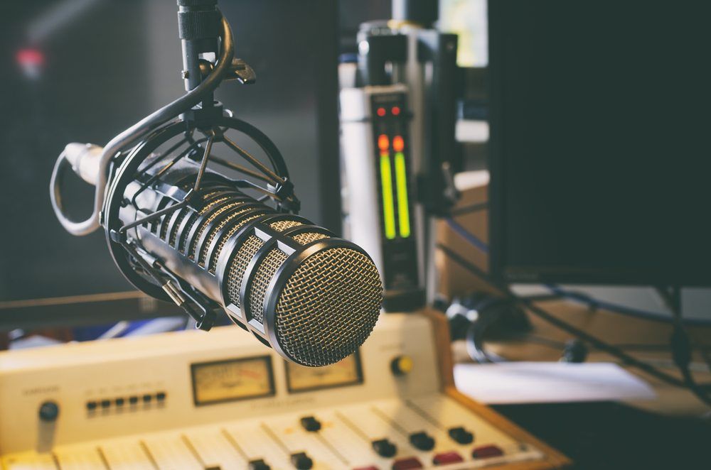 diferencia entre programa de radio y podcast