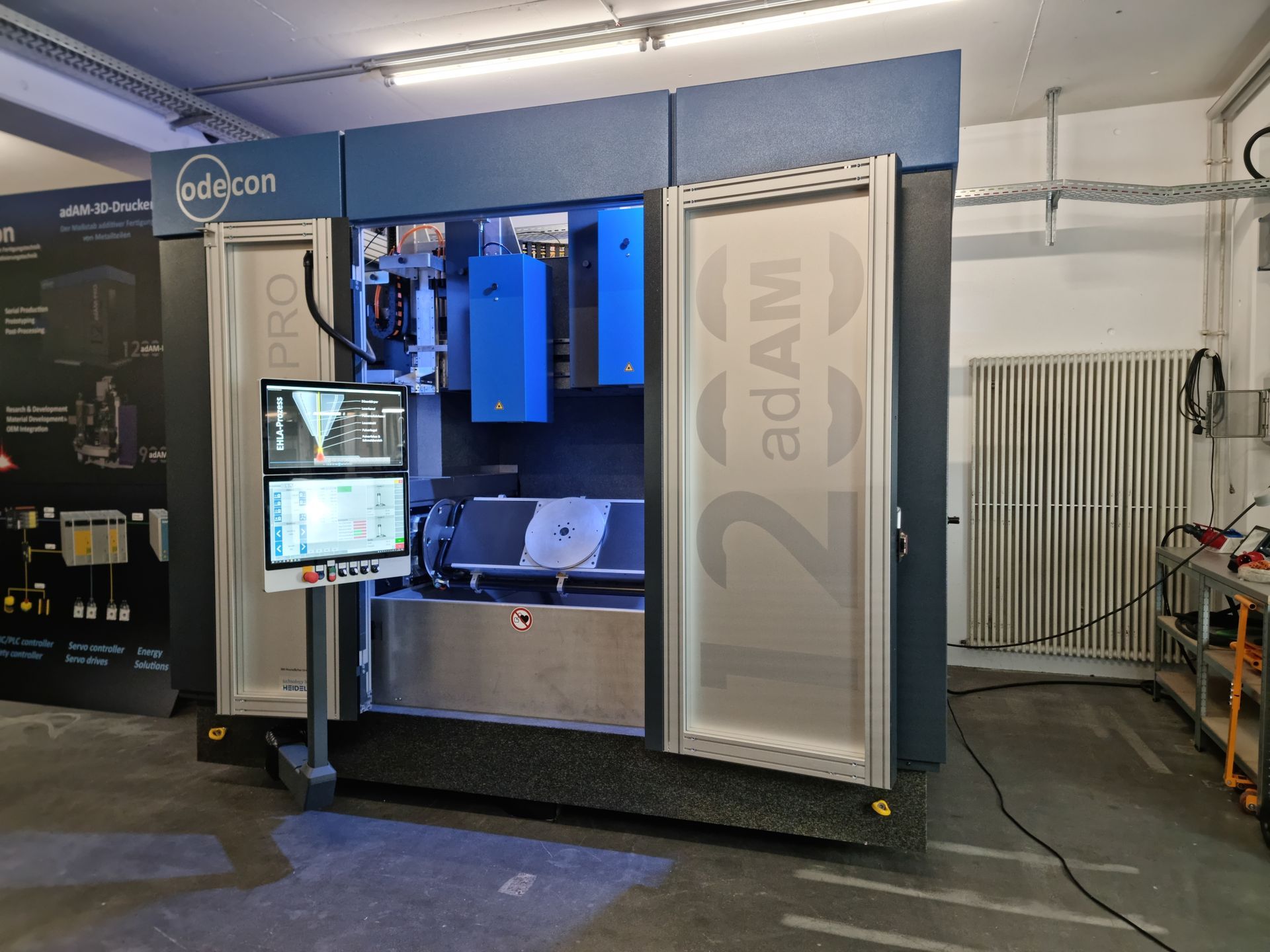 Hochleistungsdrucker adAM-PRO mit drei Werkzeug-Schlitten