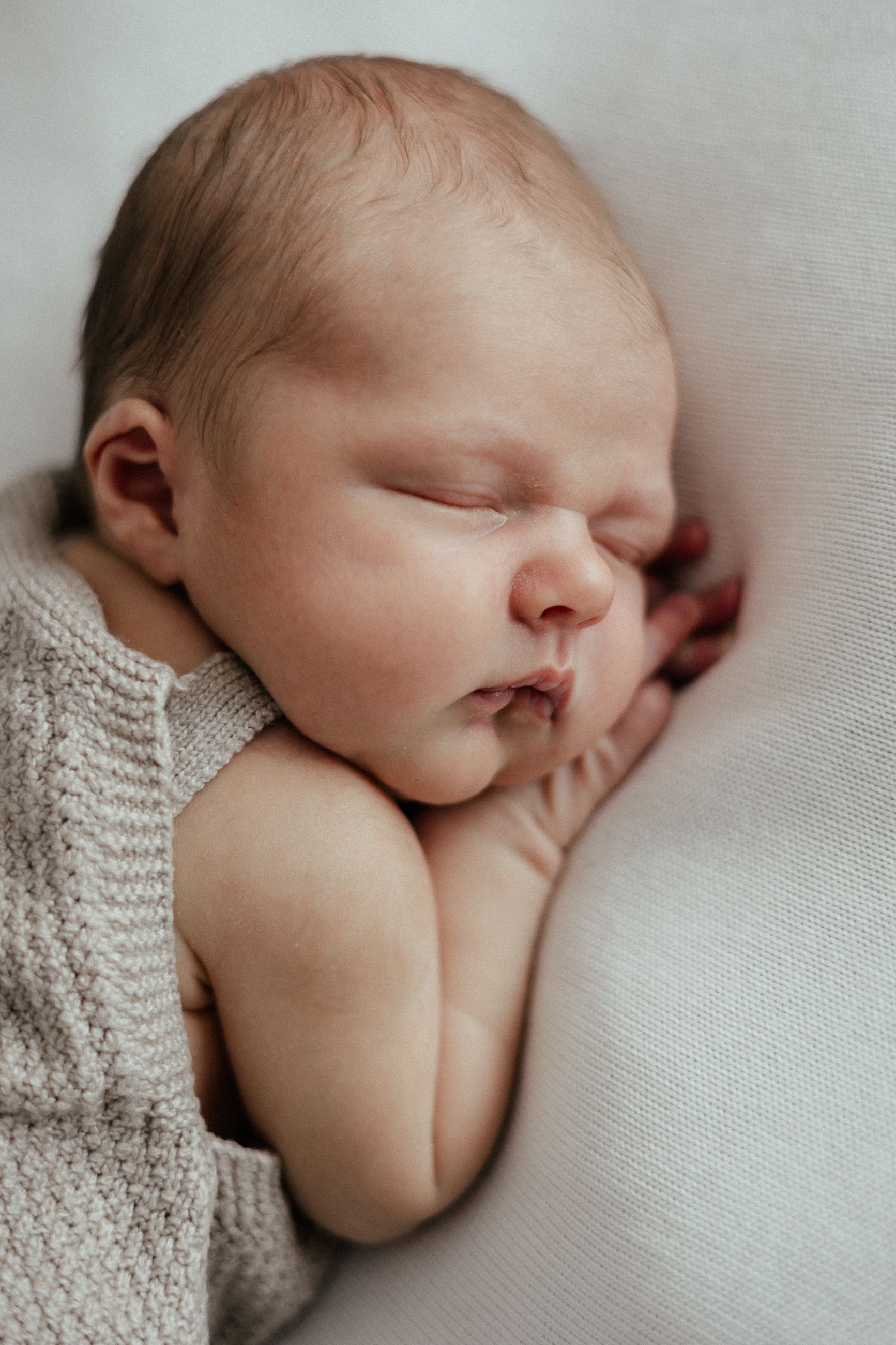 Neugeborenens im Babyfotostudio Soest
