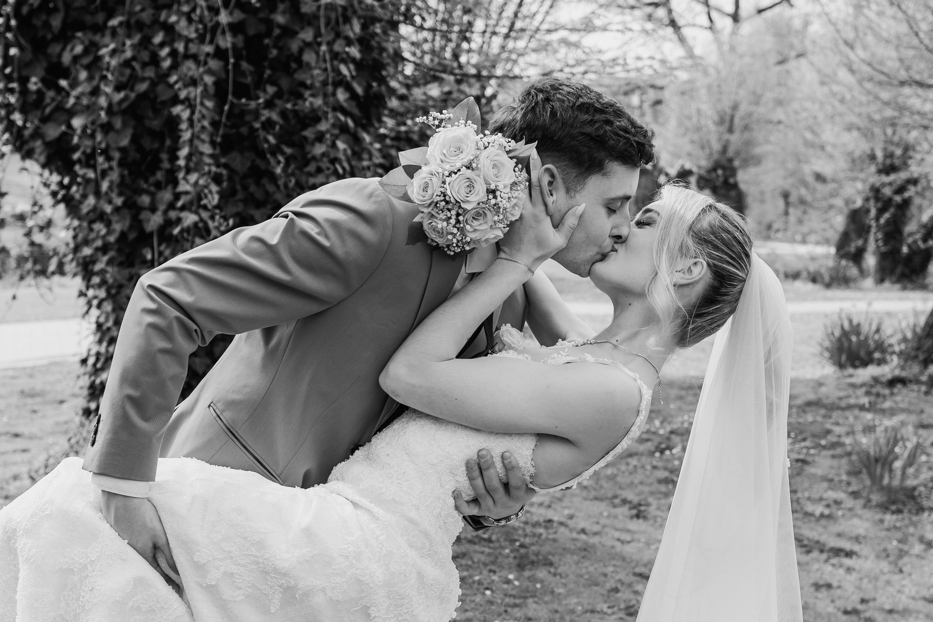 Langer Kuss Brautpaar Hochzeitz Bad Sassendorf