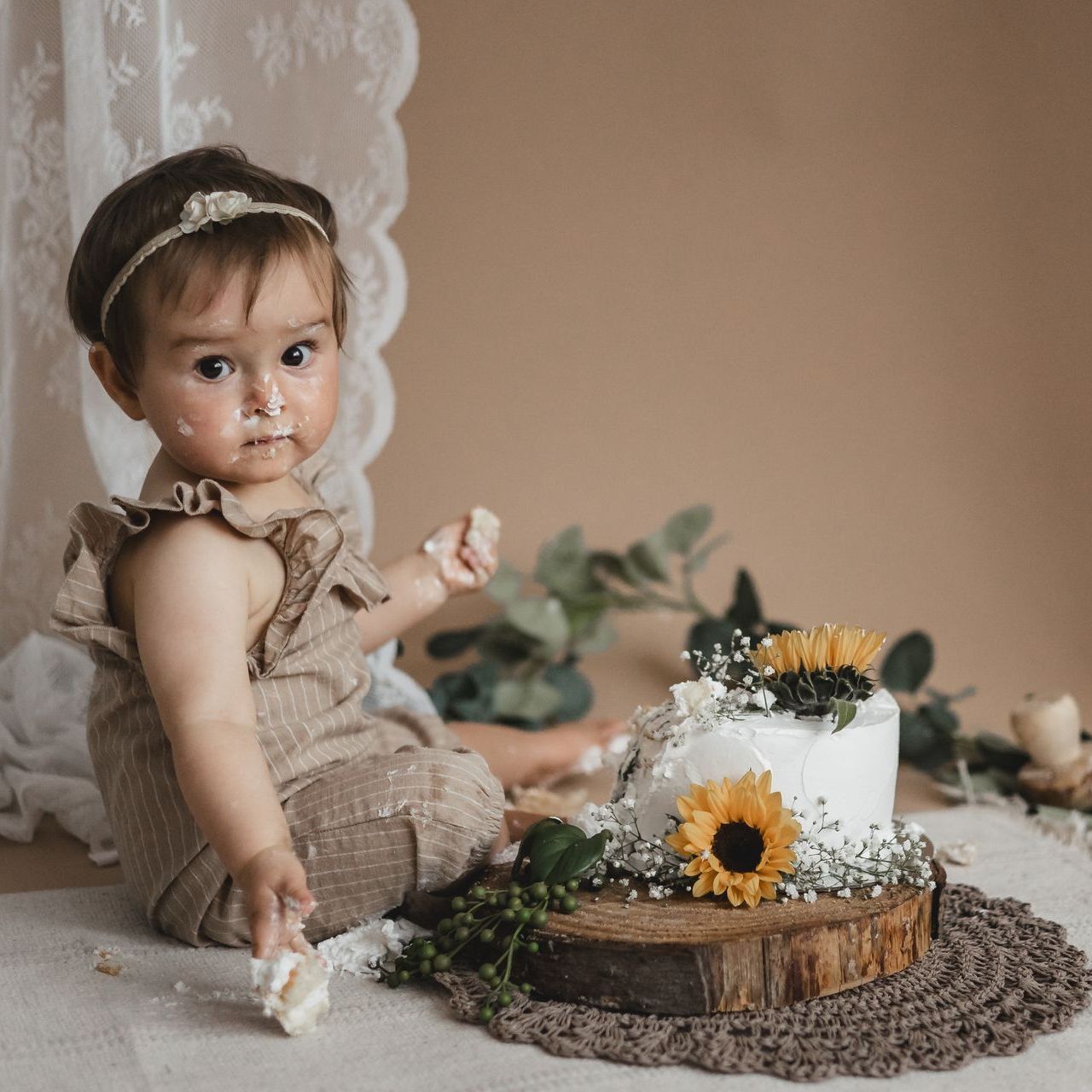 Erster Geburtstags Fotoshooting mit Torte