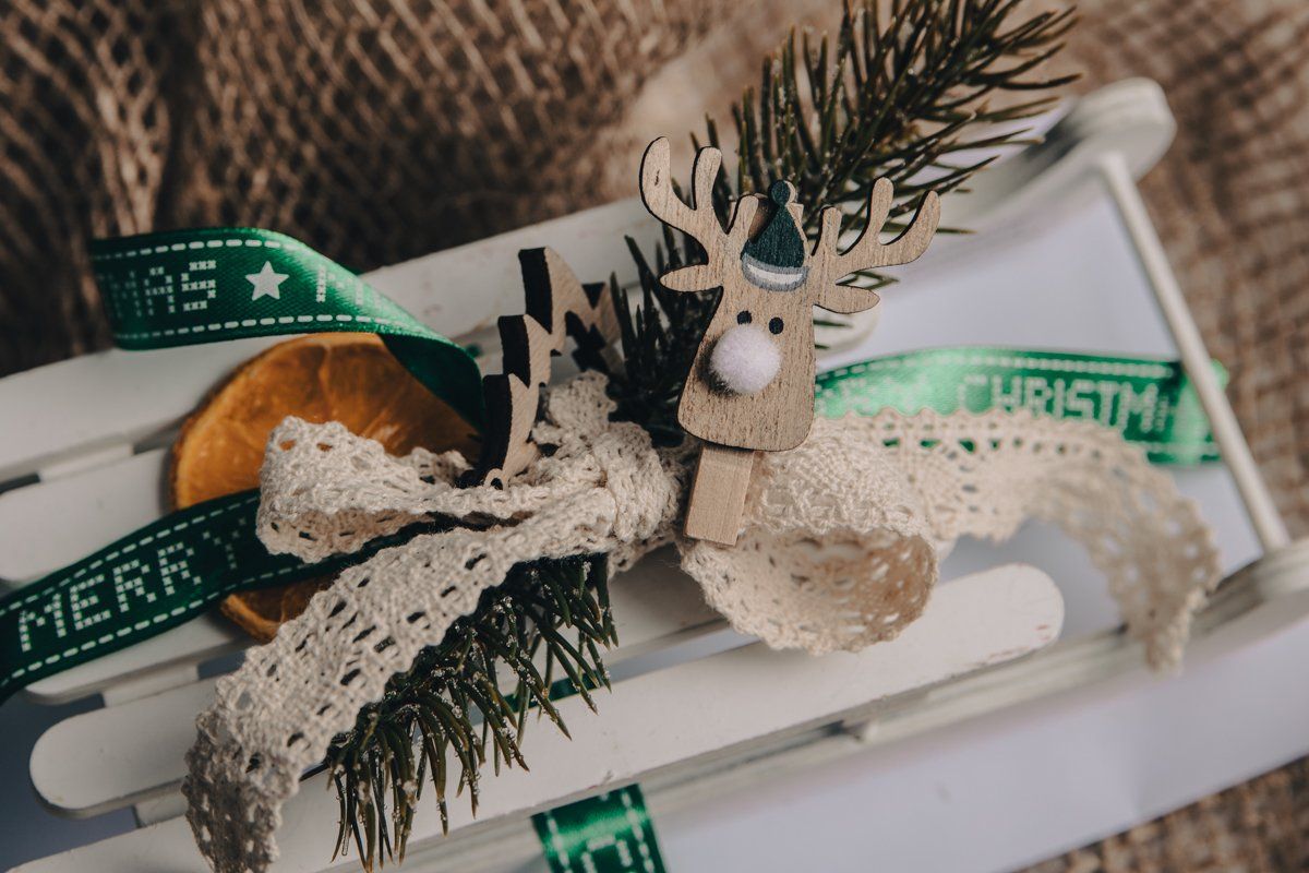 Geschenkbox Fotoshooting weihnachtlich mit Holz Elch verpackt
