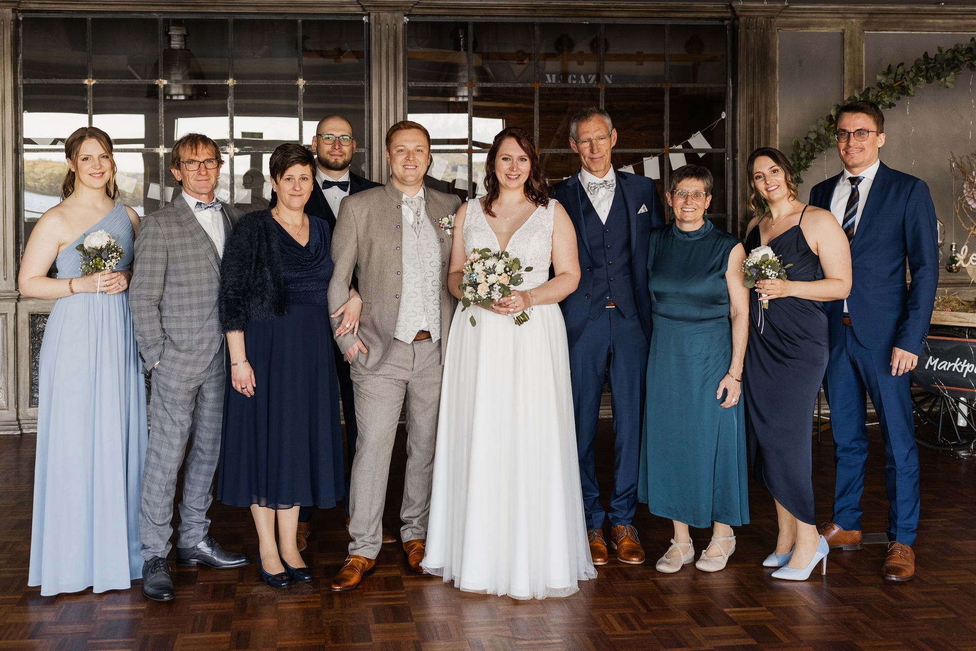 Gruppenfoto einer Hochzeit im Mahlanderz am Möhnesee