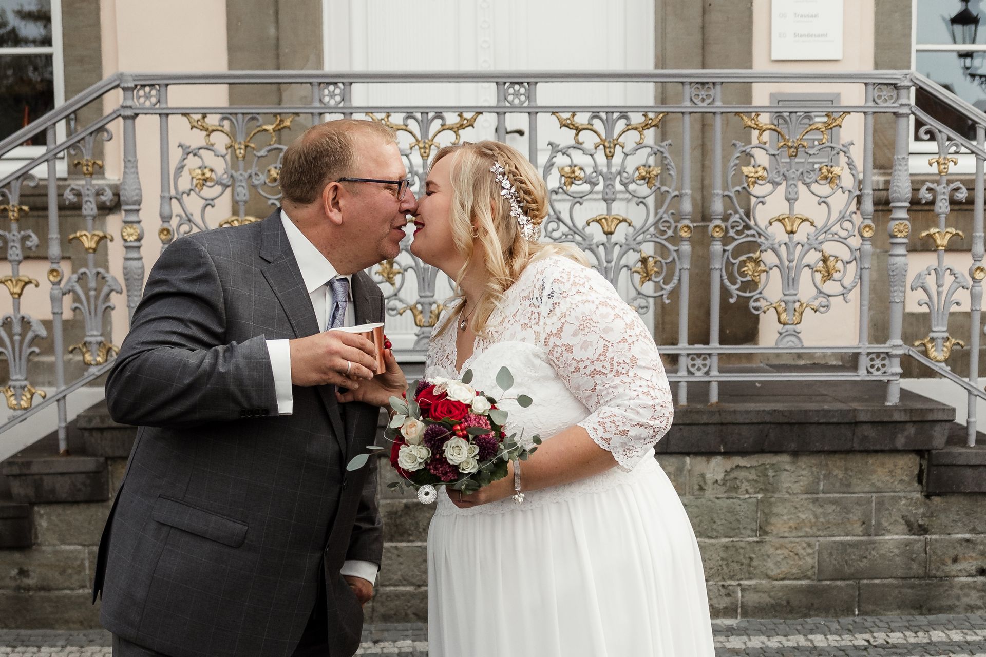 Brautpaar küssend Hochzeit Lippstadt