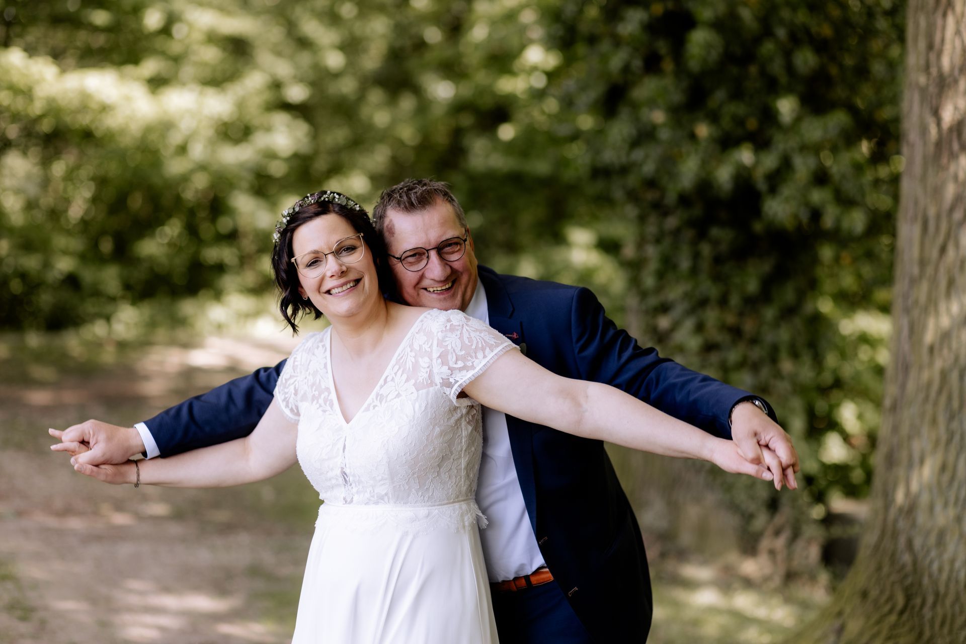 Brautpaar ausgelassen Hochzeit Lippetal