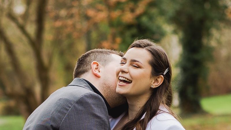 Braut paar lachend Kurpark Werl