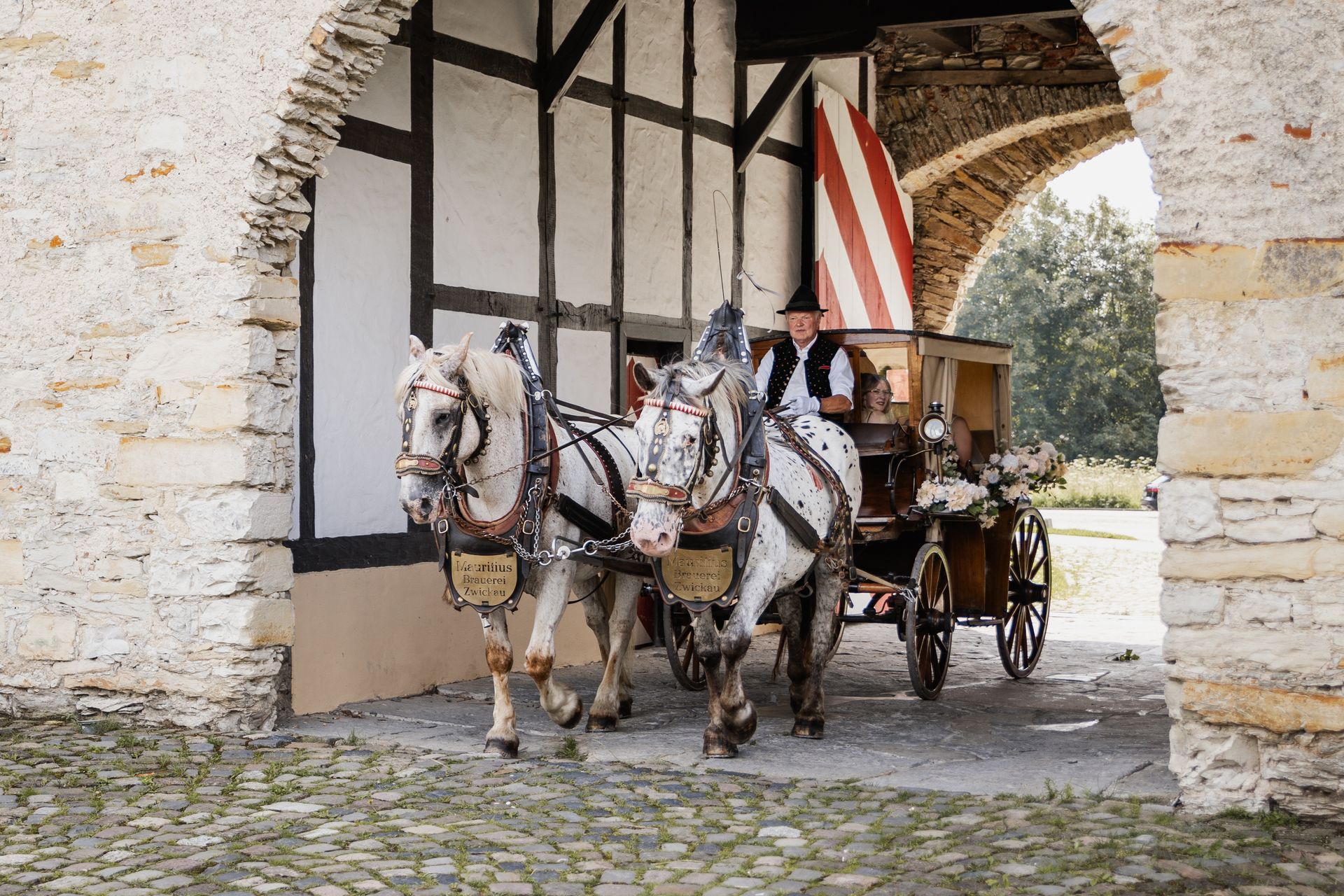 Deutsch Griechische Hochzeit im Rittergut Stoermede Kutsche