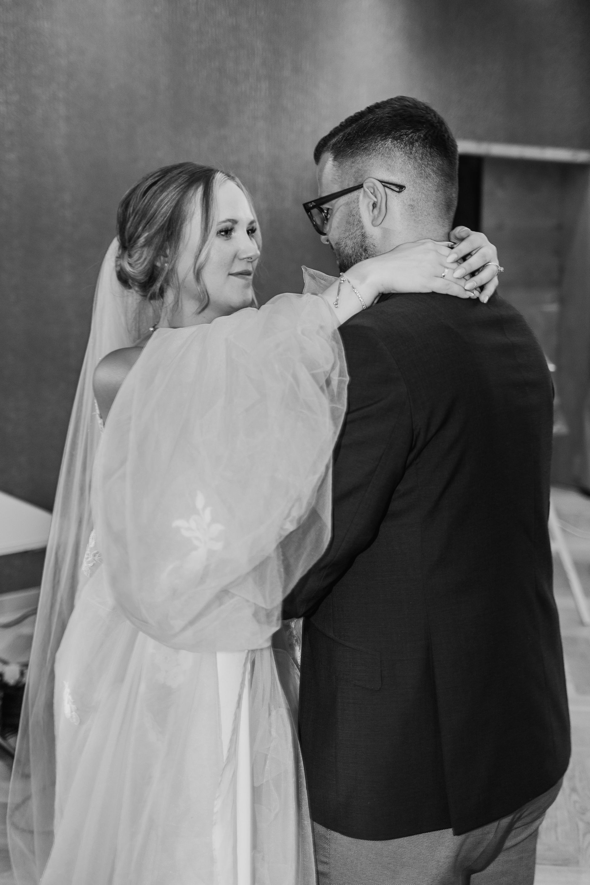 Deutsch Griechische Hochzeit im Rittergut Stoermede Party Tanz Brautpaar