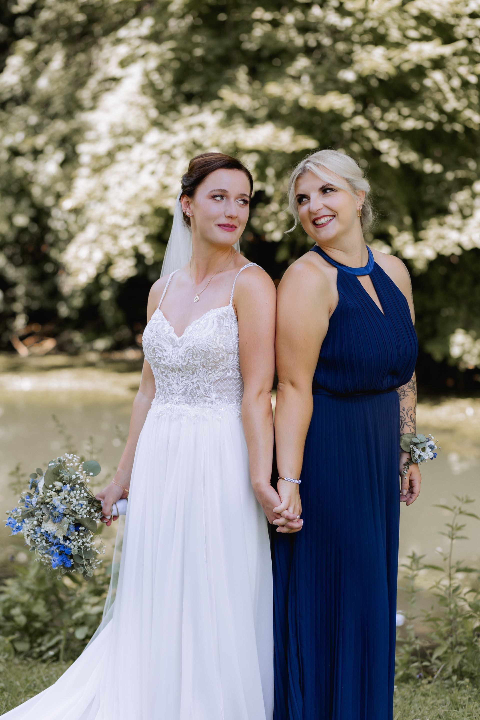 Braut und Trauzeugin First Look Lippstadt